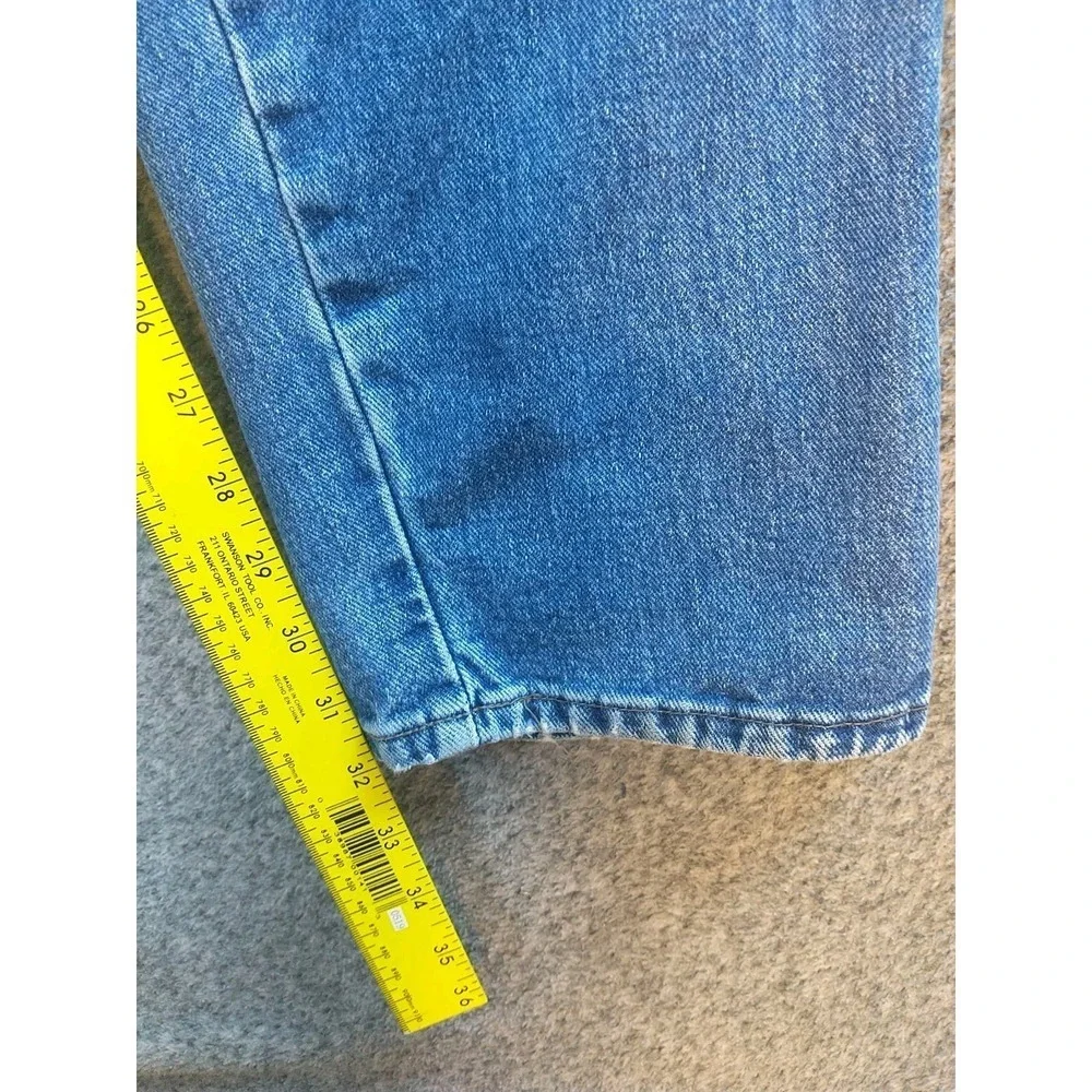 Wrangler Authentic Jeans Mens 36x32 Medium Wash Straight Leg Made in USA 97601MD